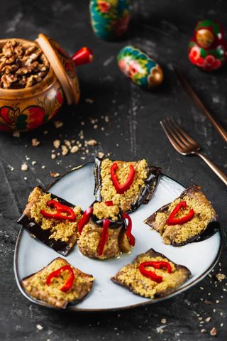 ბადრიჯანი ნიგვზით