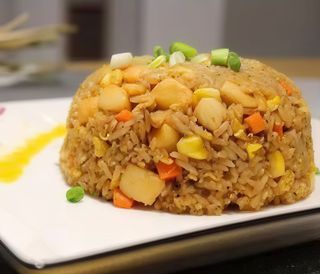 Riso saltato con coscia di pollo di Orleans