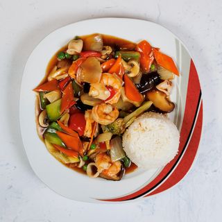 Plodovi mora s povrćem