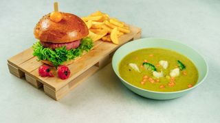 Favory povrtna juha i vegan burger 