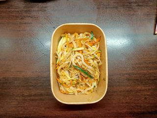 47b. Udon saltati con verdure