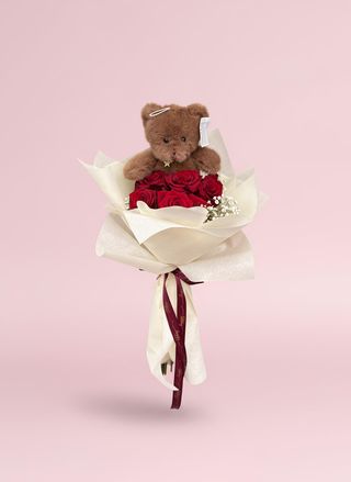 Букет мече с пет рози