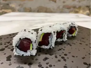 Tonno uramaki 8 pezzi