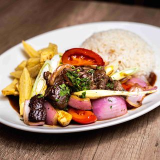 Lomo saltado