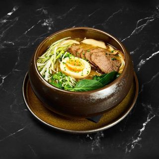 Ramen nudle sa junetinom