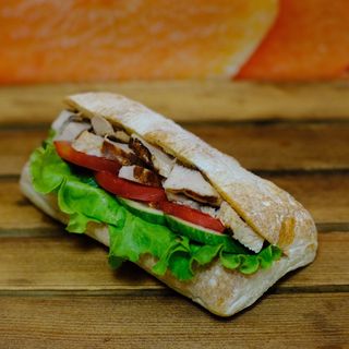 Чабата с печено пилешко филе