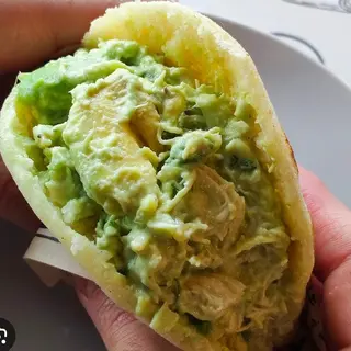Arepa reina pepiada 