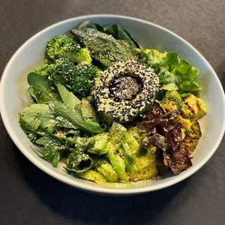 Большой зеленый салат