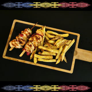 2 Frigărui de pui + garnitură la alegere