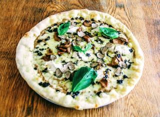PIZZA TARTUFATA E FUNGHI PORCINI