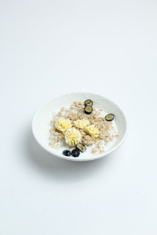 Каша овсяная с ягодами 