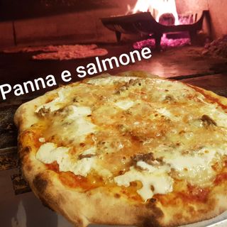 Pizza panna & salmone