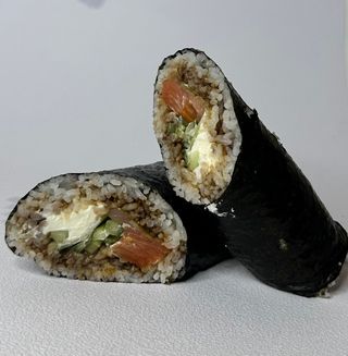 TOSHI ROLL з копченим лососем (280г)