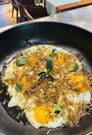 Пъдпъдъчи яйца с черен трюфел