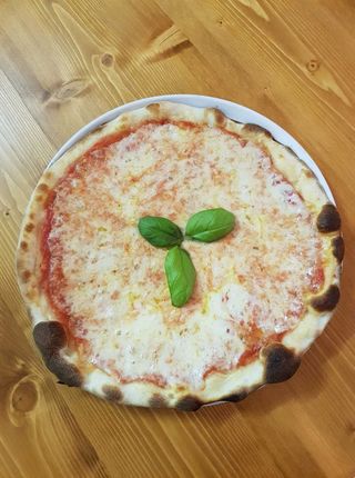 1. Pizza classica Margherita