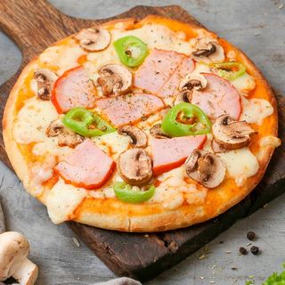 Մինի պիցցա խոզապուխտով և սնկով