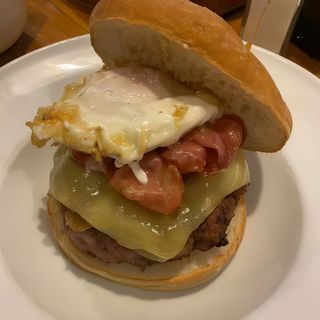 Hamburguesa con huevo