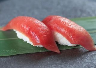 Maguro nigiri