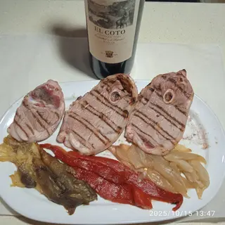 Piernas de cordero a la brasa 