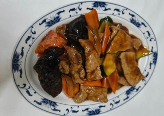 88. Manzo con misto di verdure