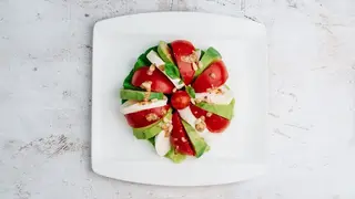 Egzotični Caprese salata