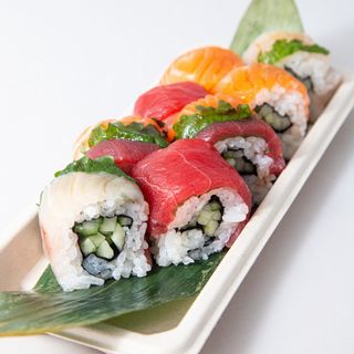 Uramaki rainbow (8 piezas)