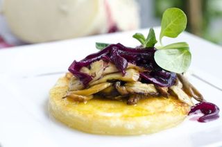 PROVOLONE CON FUNGHI CANONIGOS