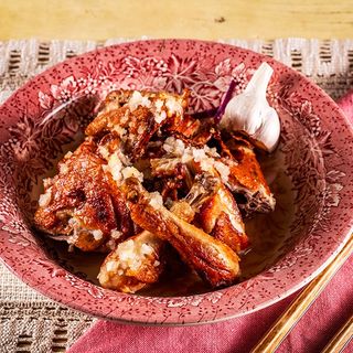 შემწვარი წიწილა ნიორ-წყალში