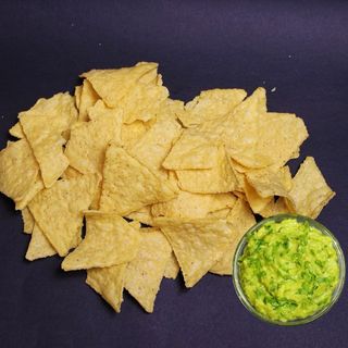 Nachos cu guacamole