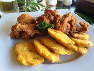 PICA POLLO CON PLÁTANOS 