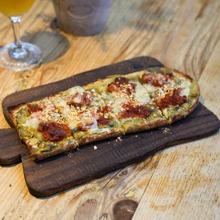 Coca de sobrasada i albergìnia