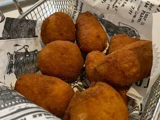 Croquetas Caseras de Cecina con Queso Ahumado de la Costa