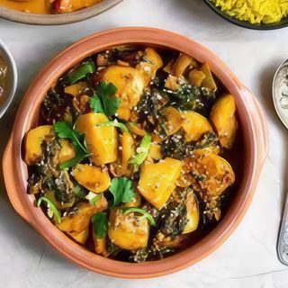 Saag Aloo (Vegan Option)