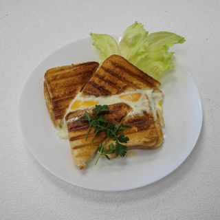 Tosty zapieczone z jajkiem