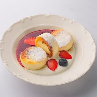 Сырники со сметаной и джемом