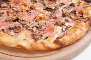 Prosciutto e funghi normale