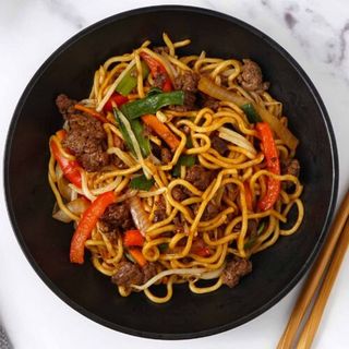 Beef chow main noodles