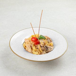 Феттуччине с курицей и грибами