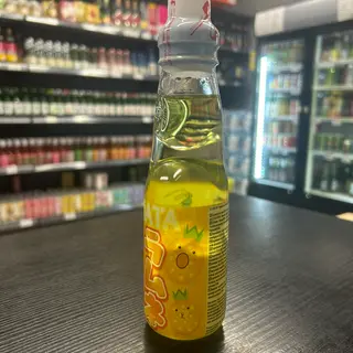 RAMUNE LIMONATA GIAPPONESE AL ANANAS - HATAKOSEN 200ML