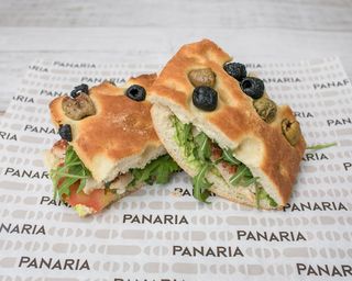 Focaccia De Aguacate Y Pollo