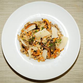 Tagliatelle cu ciuperci și cremă de trufe