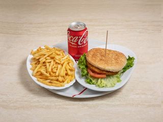 Hamburguesa de pollo + patatas + refresco (330 ml.)