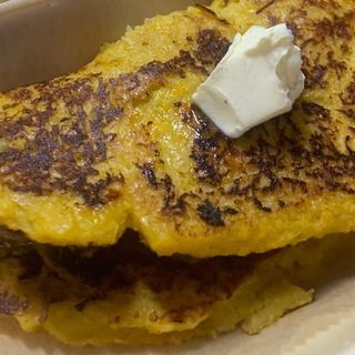 Cachapa Con Pollo Mechado