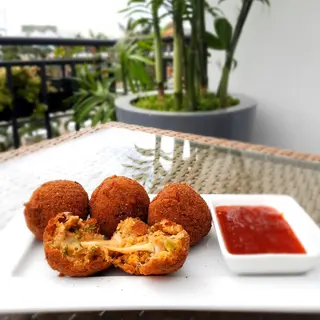 Cheese Chilly Corn Balls (4pieces)