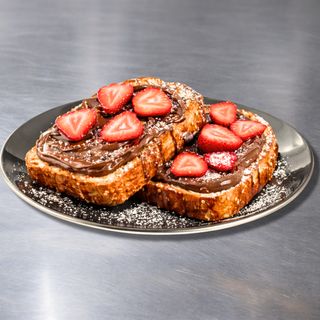 French Toast cu Nuttela si Căpșuni