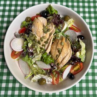 Салат теплый с курицей