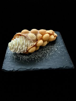 Gofr z bitą śmietaną