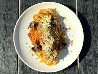 Паста в Томатному соусі з рваною свининою (350г)