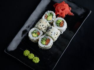 Каліфорнія з лососем (240g)