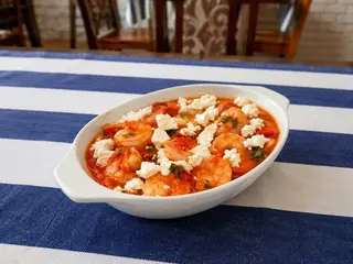 Saganaki z krewetkami i fetą